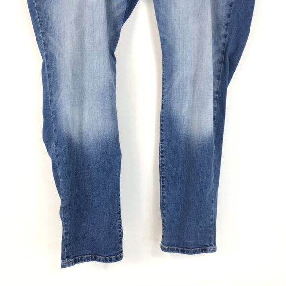 Torrid Mid-Rise Boyfriend Jeans Women's Plus Size 20R Medium Wash Stretch Denim - Picture 2 of 13